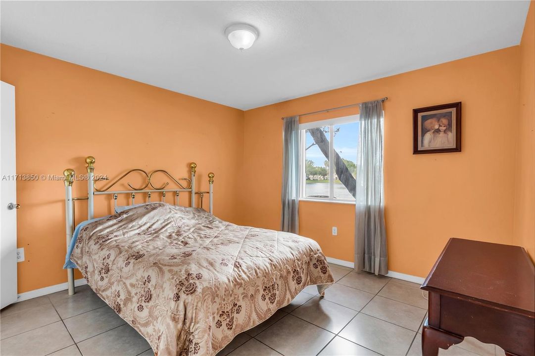 For Sale: $230,000 (2 beds, 2 baths, 822 Square Feet)