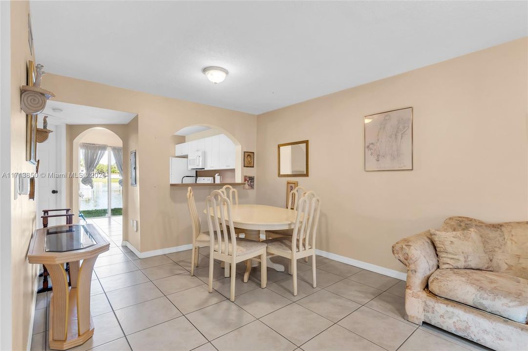 For Sale: $230,000 (2 beds, 2 baths, 822 Square Feet)