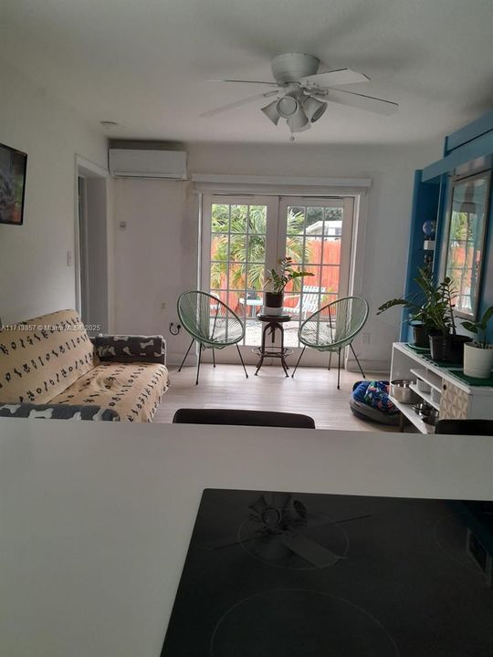 Recently Rented: $2,600 (2 beds, 1 baths, 1300 Square Feet)