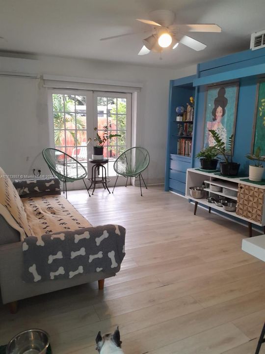 Recently Rented: $2,600 (2 beds, 1 baths, 1300 Square Feet)