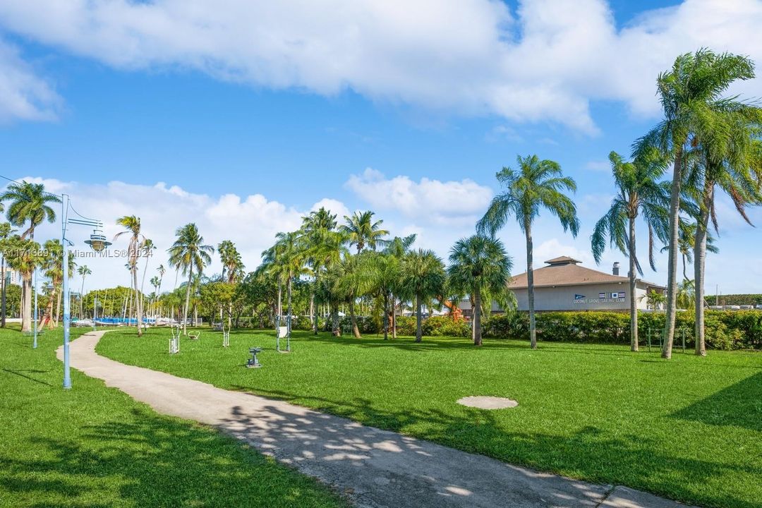 A wonderful community. Central in Miami. Across from The Mutiny. Miami's wonderful Coconut Grove location. The Mutiny on South Bayshore Drive. A wonderful Miami location. 7 miles to the Miami airport. 3.5 miles to Brickell Area. Easy access to I-95.