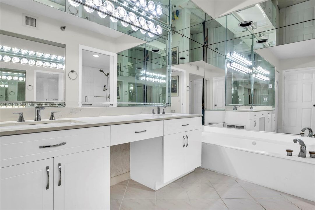 Primary Bathroom with Dual Sinks & Bathtub!