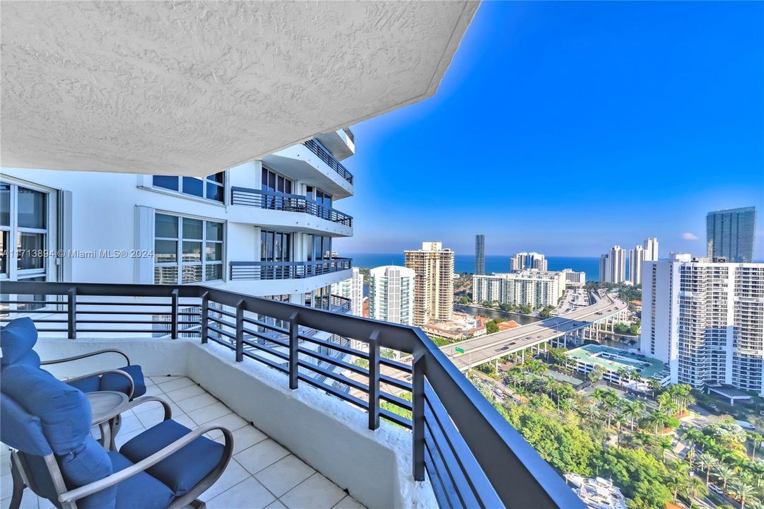 Large Balcony with Waterfront & Skyline Views!