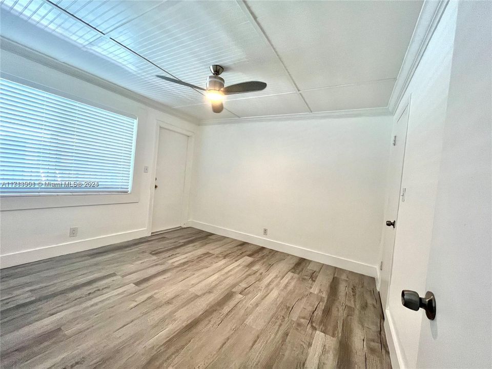 For Sale: $235,000 (2 beds, 1 baths, 670 Square Feet)