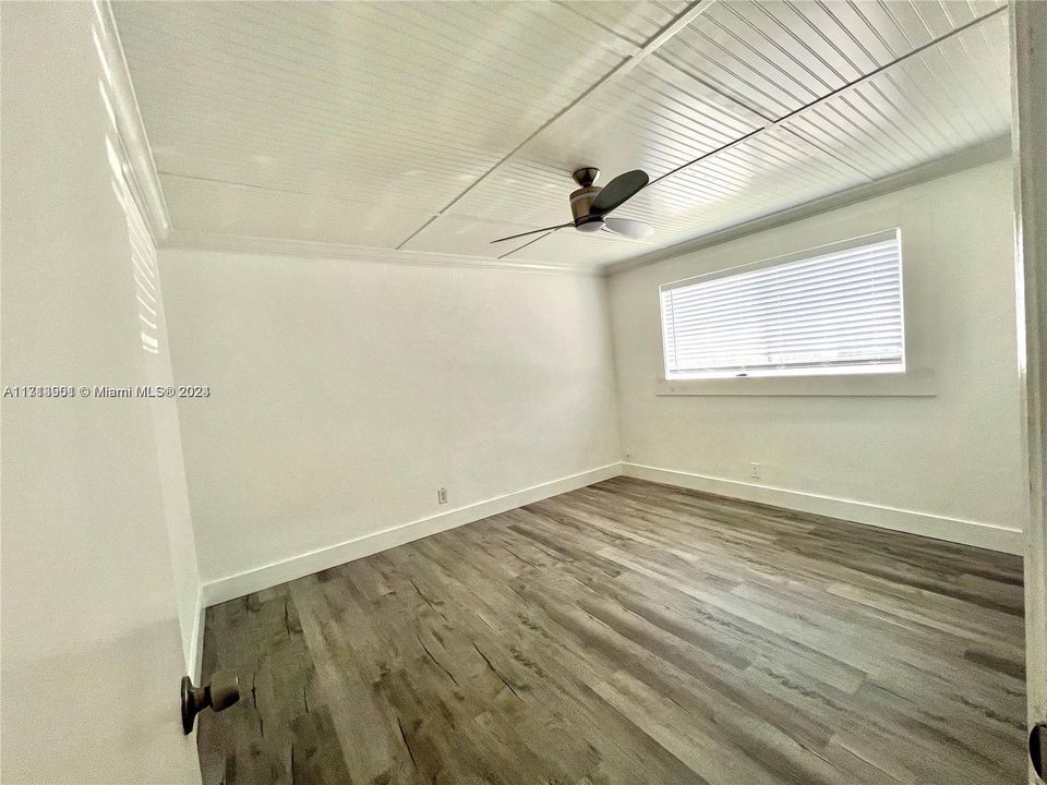 For Sale: $235,000 (2 beds, 1 baths, 670 Square Feet)