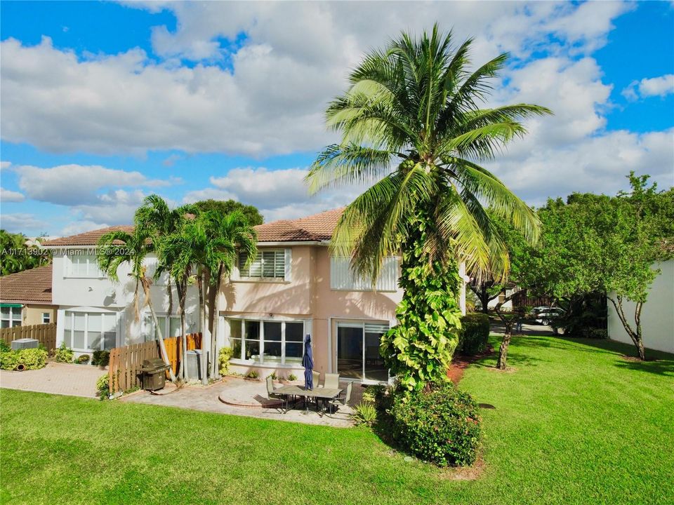 For Sale: $920,000 (3 beds, 3 baths, 2287 Square Feet)