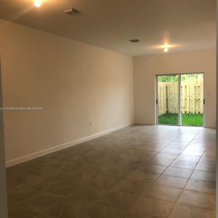 For Rent: $2,700 (3 beds, 2 baths, 1827 Square Feet)