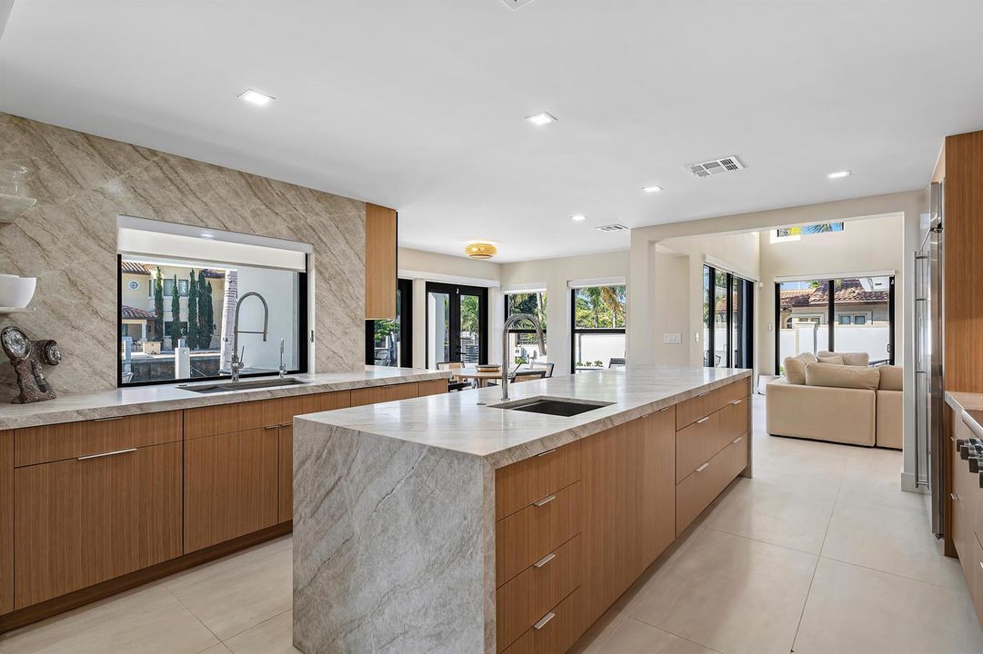 013-425CoralWay-FortLauderdale-FL-33301-