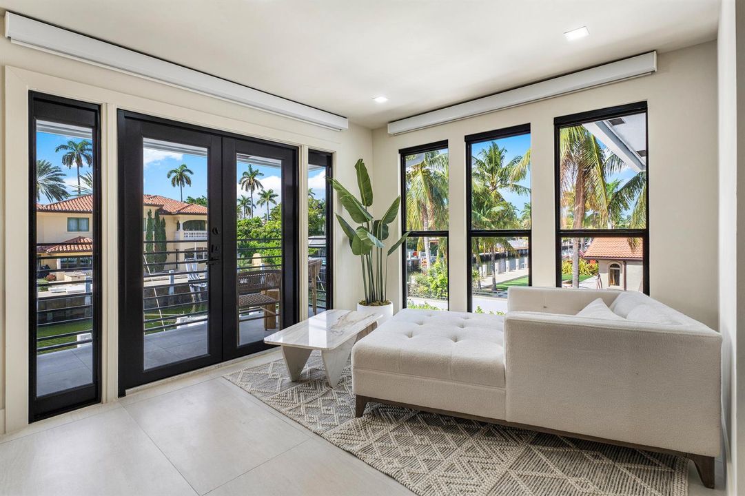 027-425CoralWay-FortLauderdale-FL-33301-