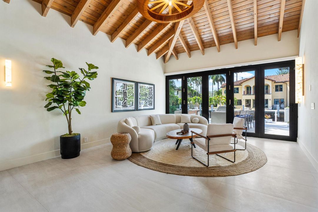 013-425CoralWay-FortLauderdale-FL-33301-
