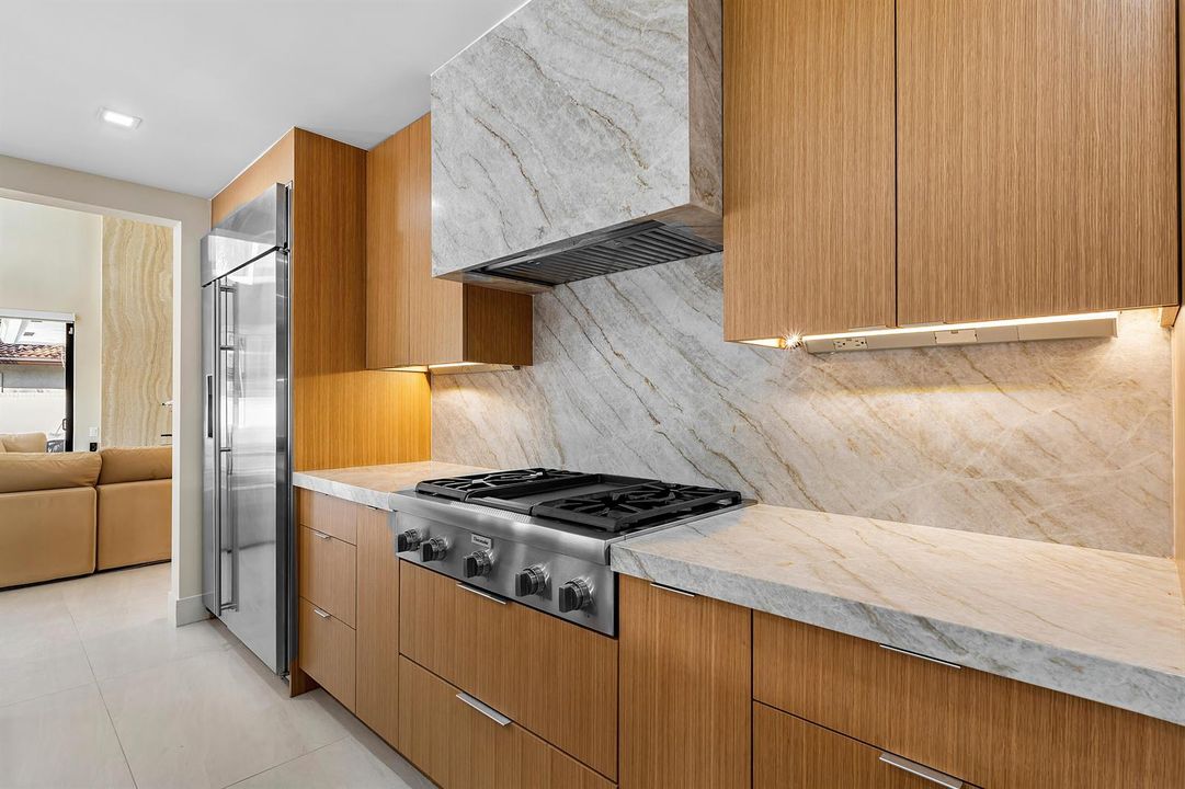 014-425CoralWay-FortLauderdale-FL-33301-