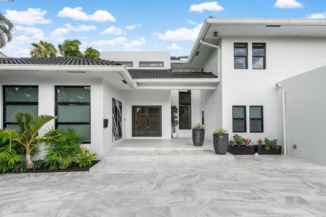 074-425CoralWay-FortLauderdale-FL-33301-