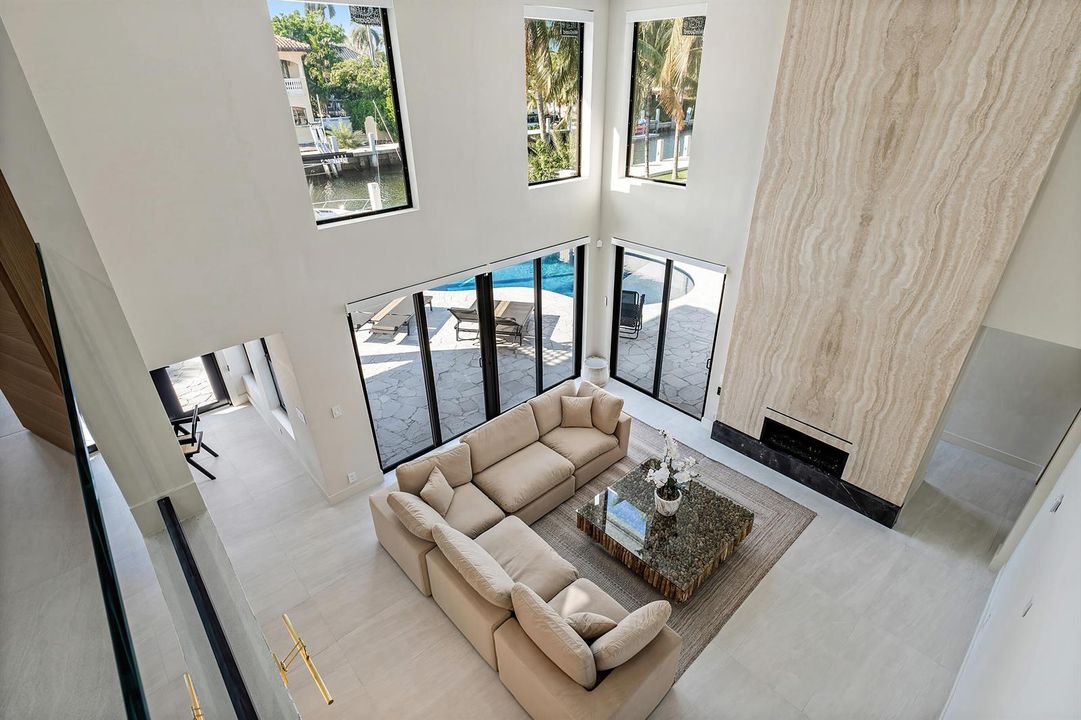 010-425CoralWay-FortLauderdale-FL-33301-