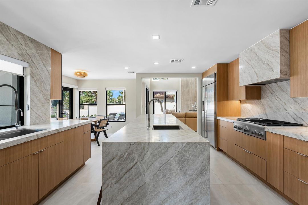 012-425CoralWay-FortLauderdale-FL-33301-