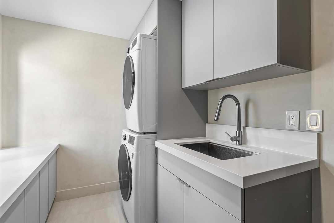 027-425CoralWay-FortLauderdale-FL-33301-