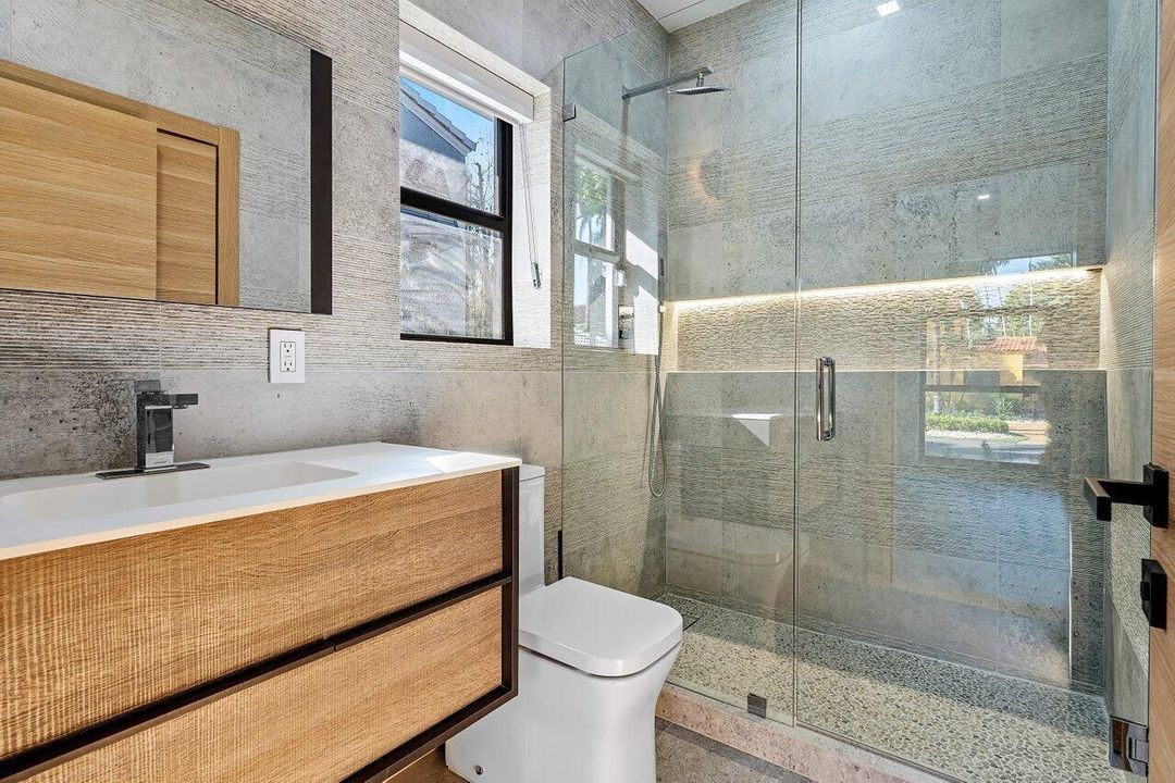 025-425CoralWay-FortLauderdale-FL-33301-