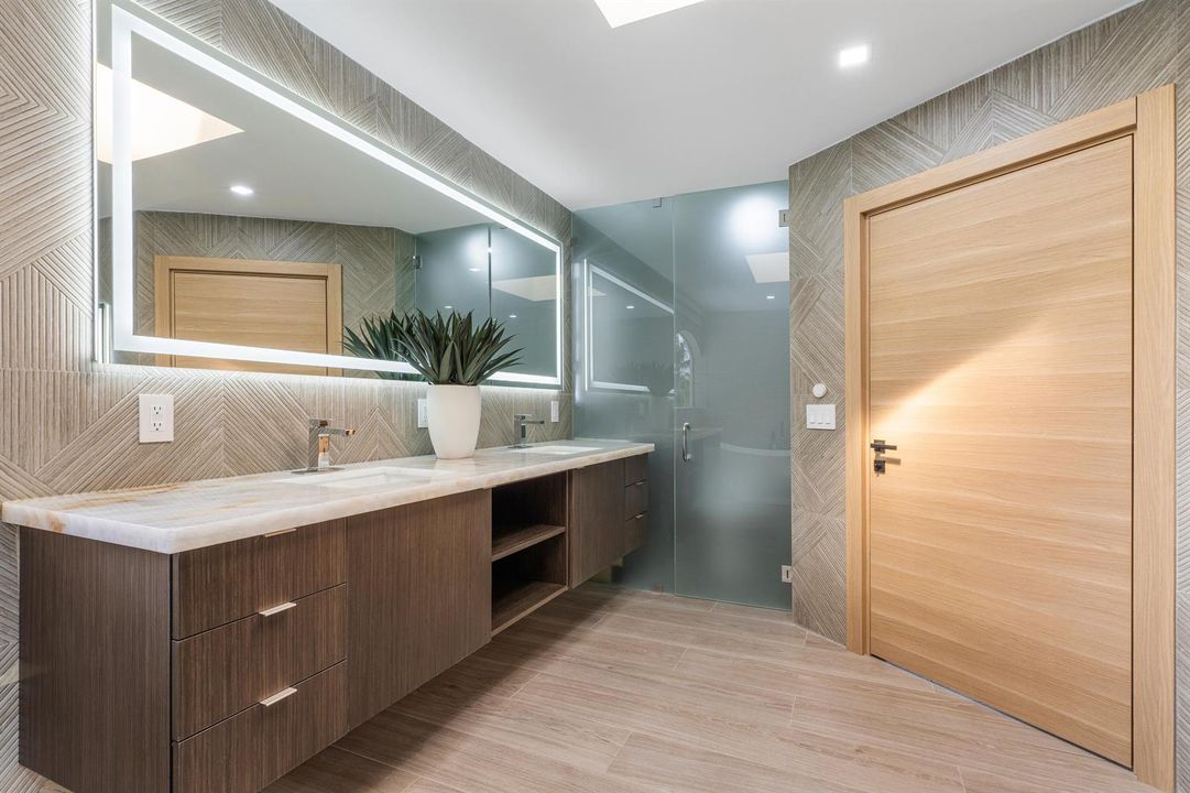 033-425CoralWay-FortLauderdale-FL-33301-