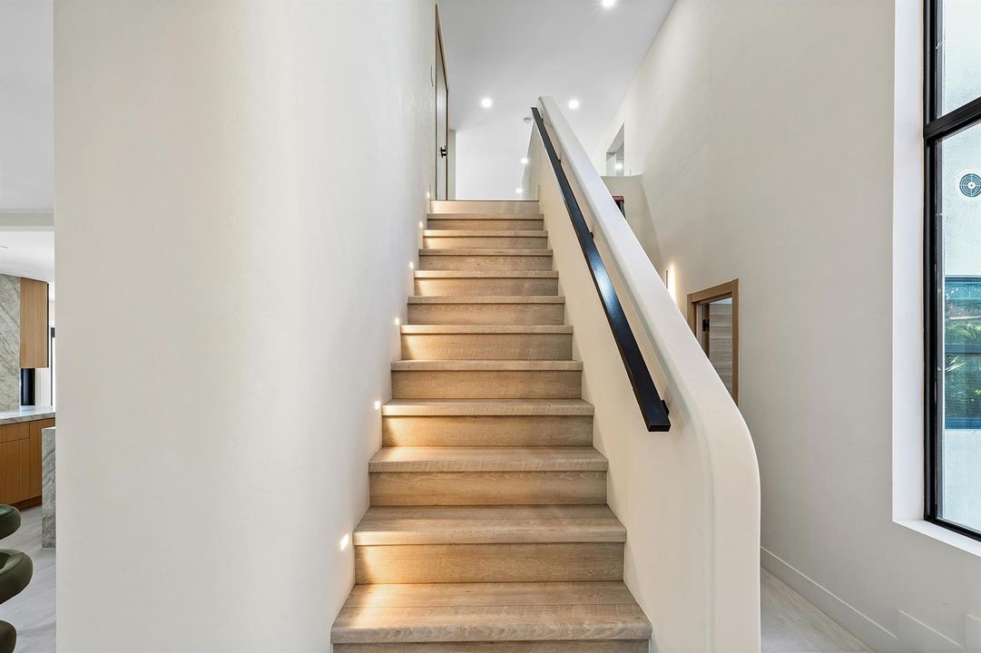 008-425CoralWay-FortLauderdale-FL-33301-