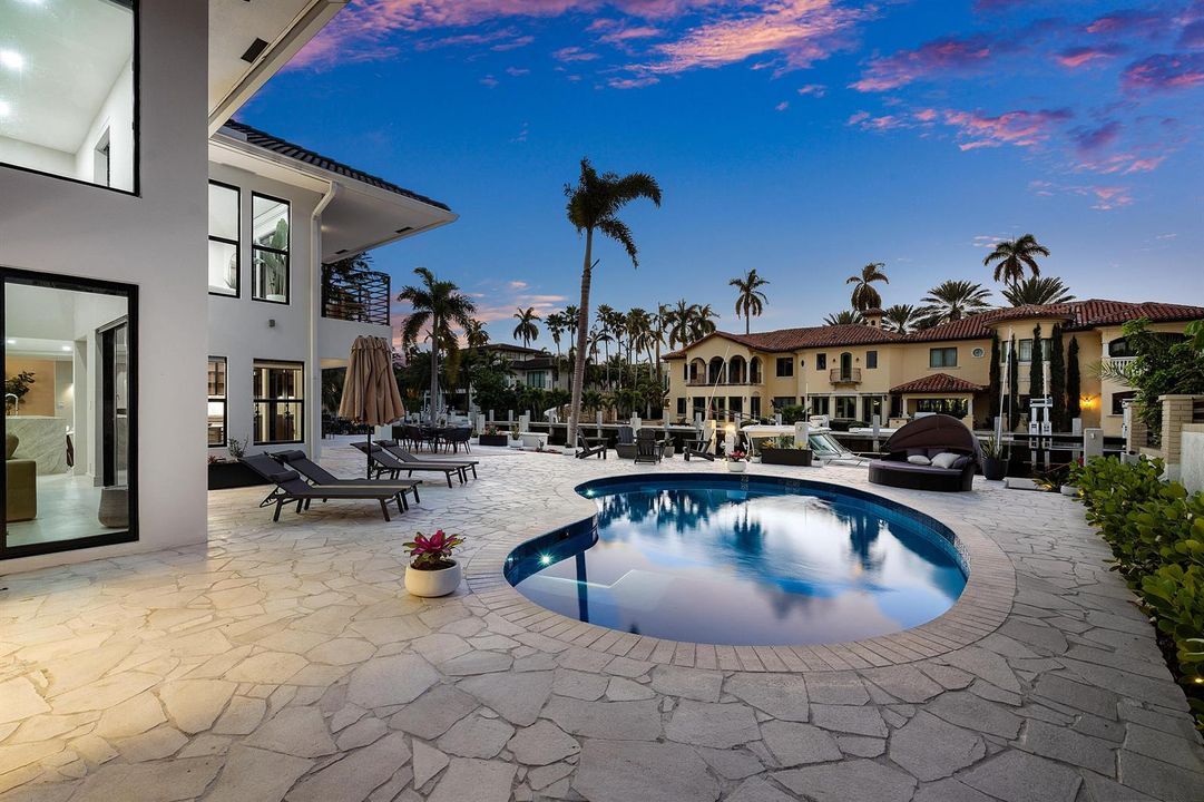 063-425CoralWay-FortLauderdale-FL-33301-