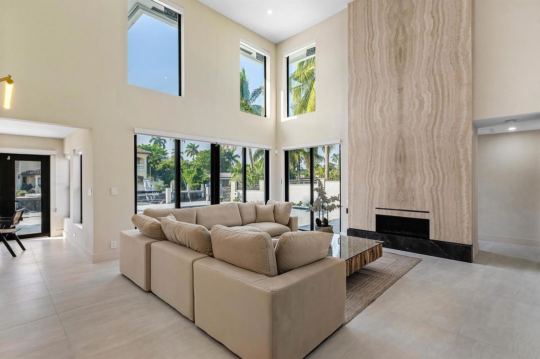 018-425CoralWay-FortLauderdale-FL-33301-