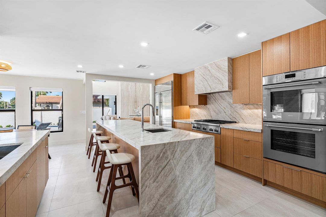 011-425CoralWay-FortLauderdale-FL-33301-