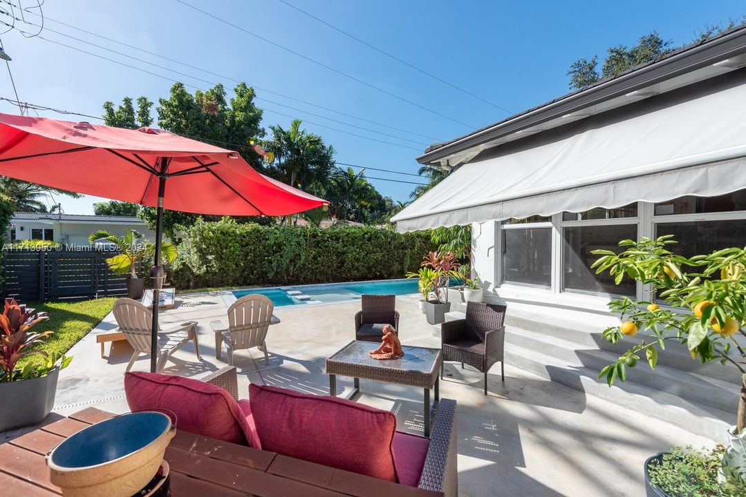 For Sale: $1,900,000 (4 beds, 2 baths, 2496 Square Feet)