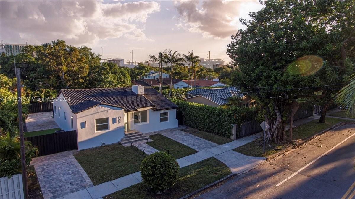 For Sale: $1,650,000 (3 beds, 2 baths, 1684 Square Feet)