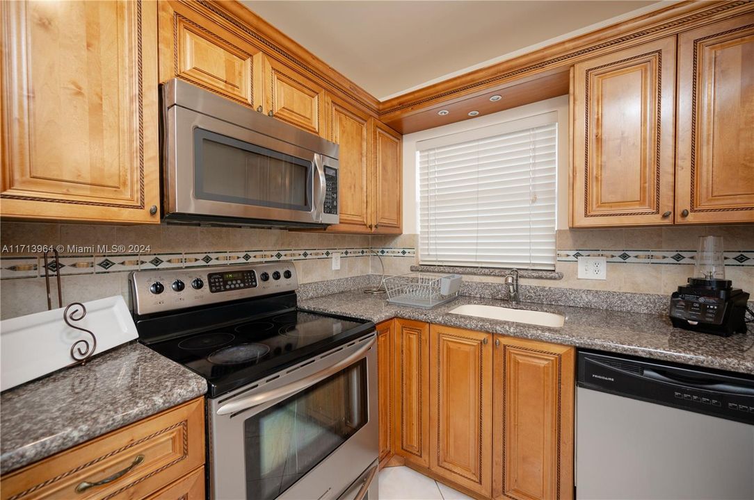 For Sale: $150,000 (2 beds, 2 baths, 850 Square Feet)