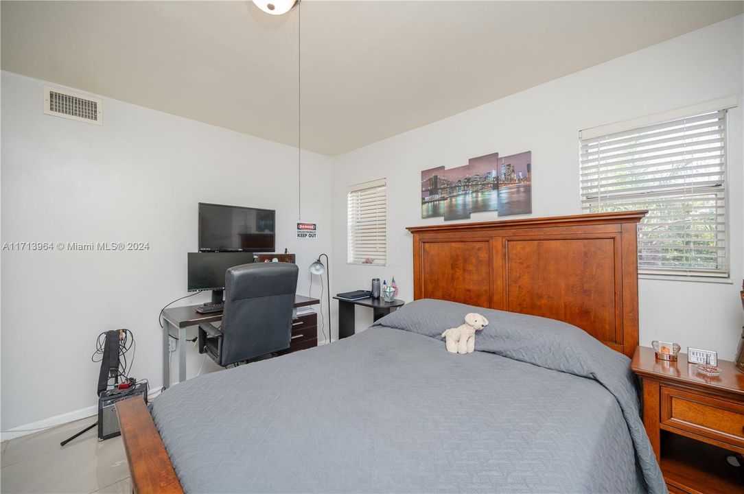 For Sale: $150,000 (2 beds, 2 baths, 850 Square Feet)