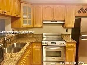 For Rent: $2,100 (2 beds, 2 baths, 936 Square Feet)