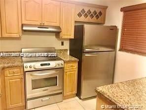 For Rent: $2,100 (2 beds, 2 baths, 936 Square Feet)