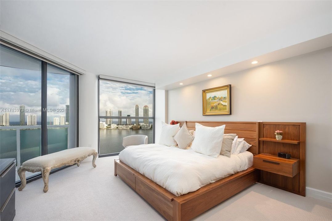 For Sale: $1,175,000 (2 beds, 2 baths, 2120 Square Feet)