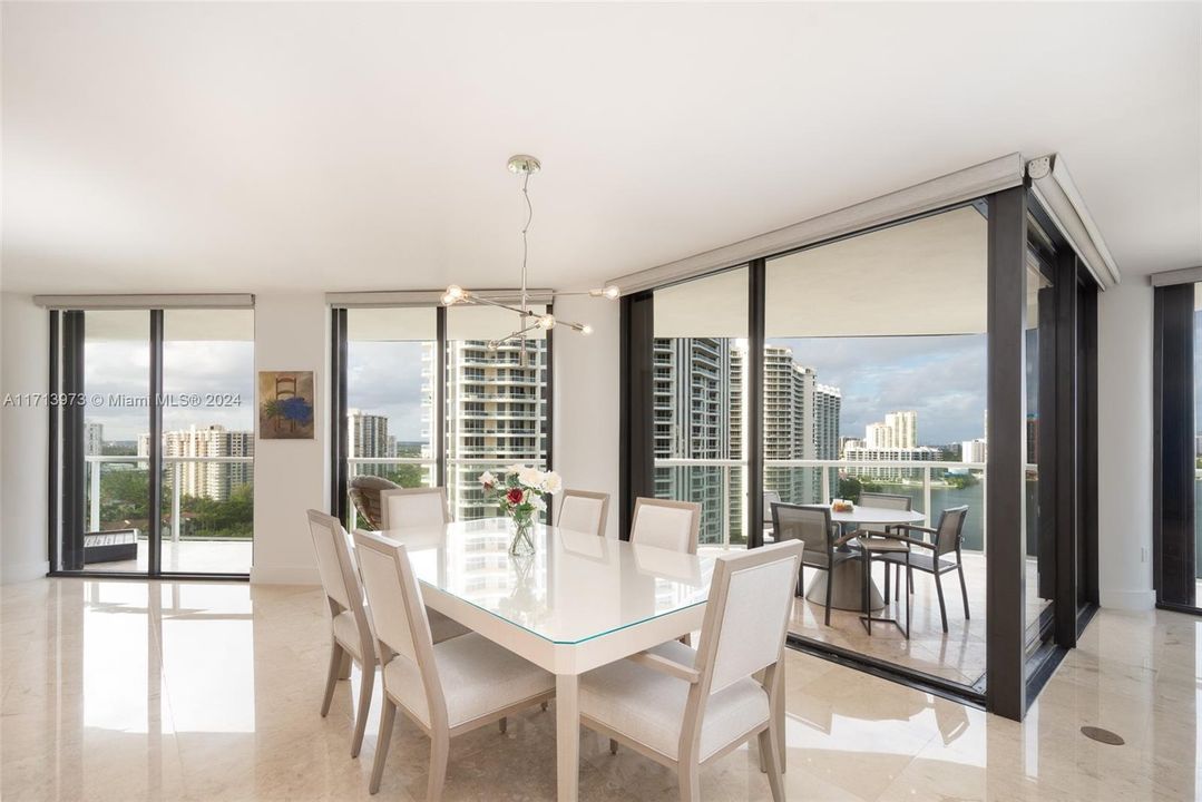 For Sale: $1,175,000 (2 beds, 2 baths, 2120 Square Feet)