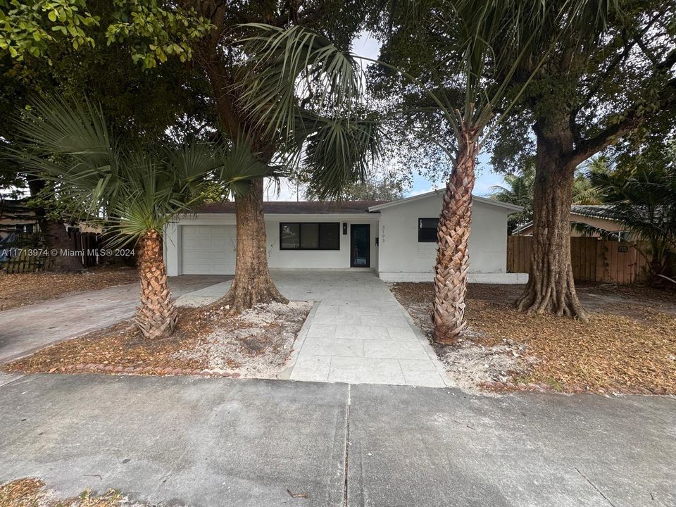 For Sale: $690,000 (4 beds, 2 baths, 1703 Square Feet)