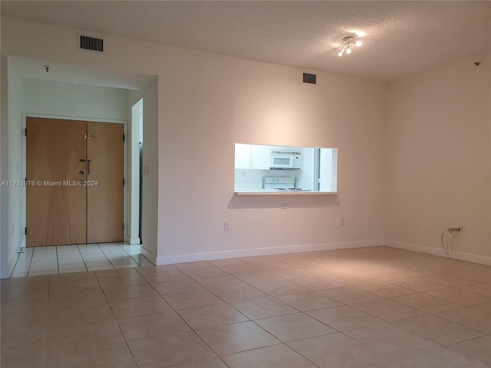 For Rent: $2,600 (2 beds, 2 baths, 1130 Square Feet)