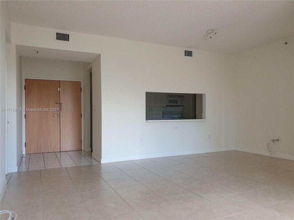 For Rent: $2,600 (2 beds, 2 baths, 1130 Square Feet)