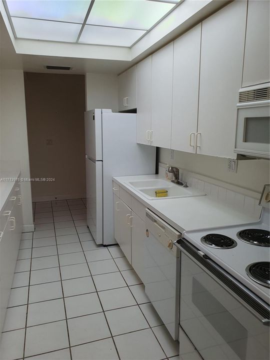 For Rent: $2,600 (2 beds, 2 baths, 1130 Square Feet)