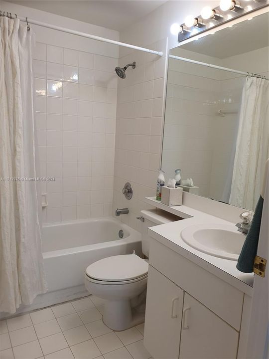 For Rent: $2,600 (2 beds, 2 baths, 1130 Square Feet)