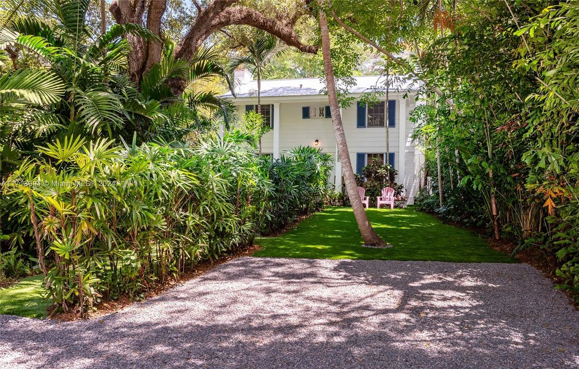 For Sale: $2,999,000 (3 beds, 2 baths, 1762 Square Feet)