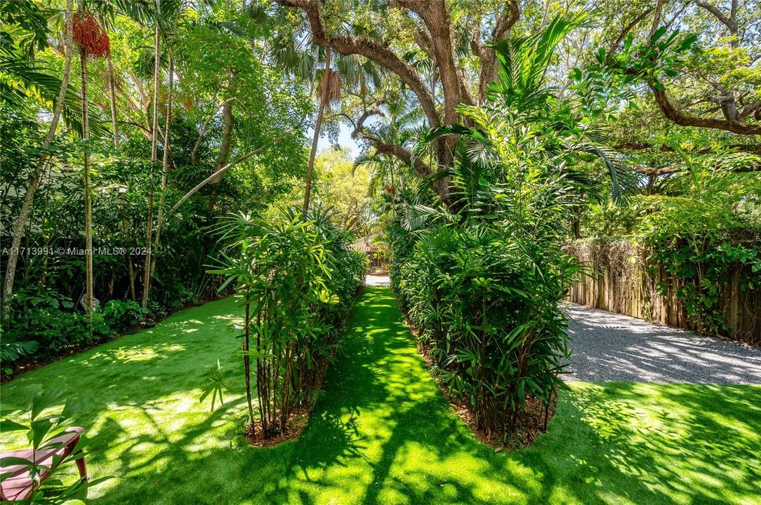 For Sale: $2,999,000 (3 beds, 2 baths, 1762 Square Feet)