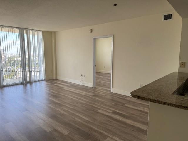 For Rent: $2,900 (2 beds, 2 baths, 1175 Square Feet)