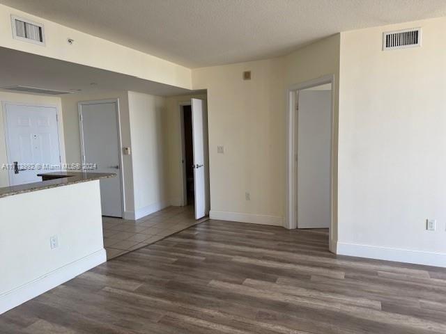 For Rent: $2,900 (2 beds, 2 baths, 1175 Square Feet)