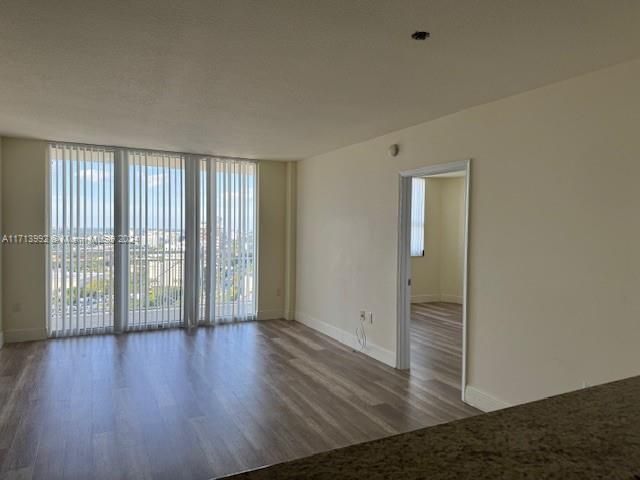 For Rent: $2,900 (2 beds, 2 baths, 1175 Square Feet)