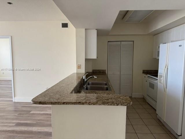 For Rent: $2,900 (2 beds, 2 baths, 1175 Square Feet)