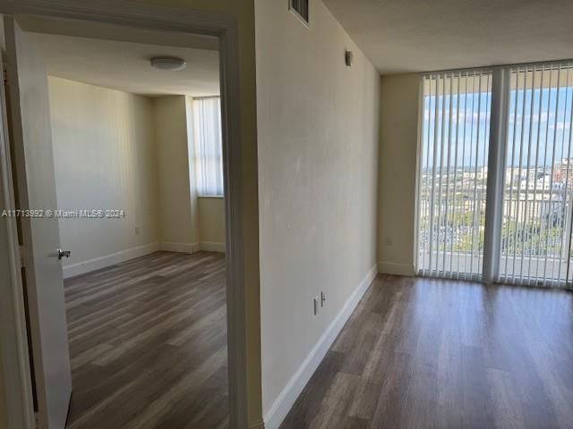 For Rent: $2,900 (2 beds, 2 baths, 1175 Square Feet)