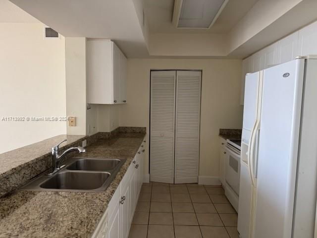 For Rent: $2,900 (2 beds, 2 baths, 1175 Square Feet)