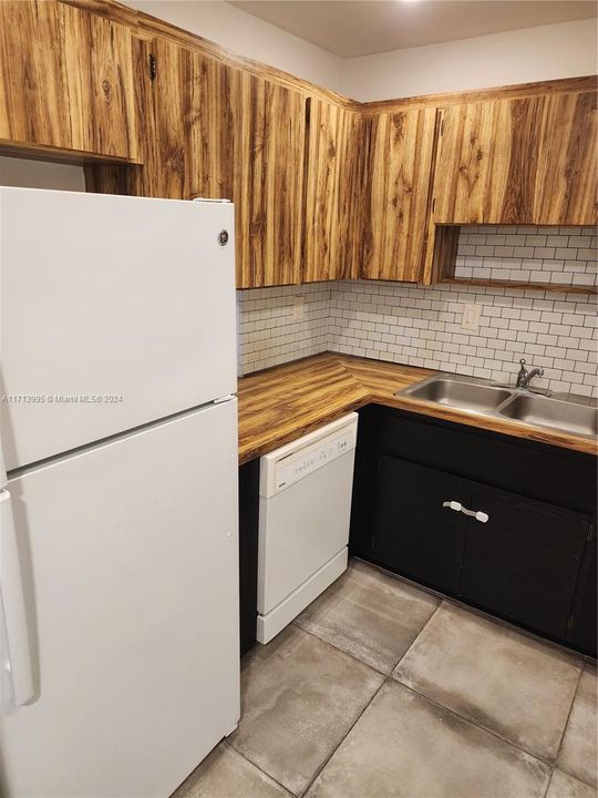 For Rent: $2,250 (2 beds, 2 baths, 960 Square Feet)