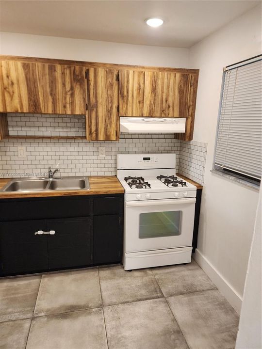 For Rent: $2,250 (2 beds, 2 baths, 960 Square Feet)