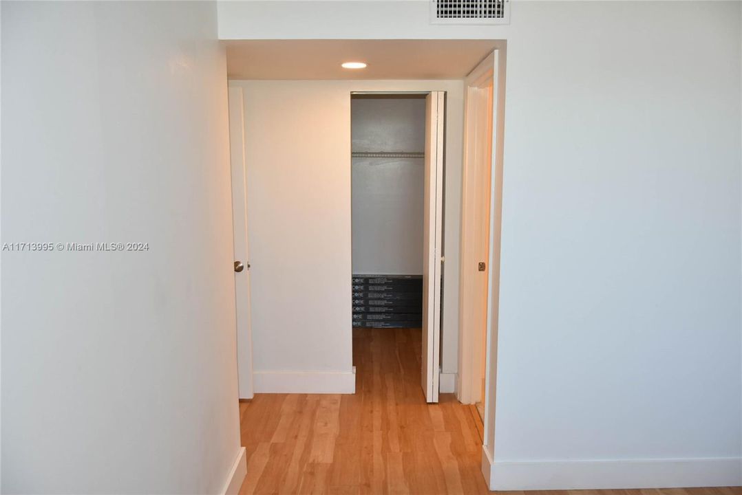 For Rent: $2,250 (2 beds, 2 baths, 960 Square Feet)