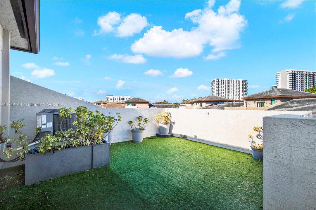 For Sale: $830,000 (3 beds, 2 baths, 1866 Square Feet)